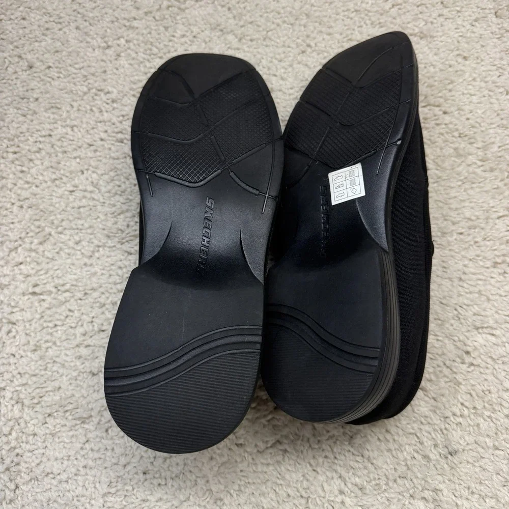 Skechers gently used